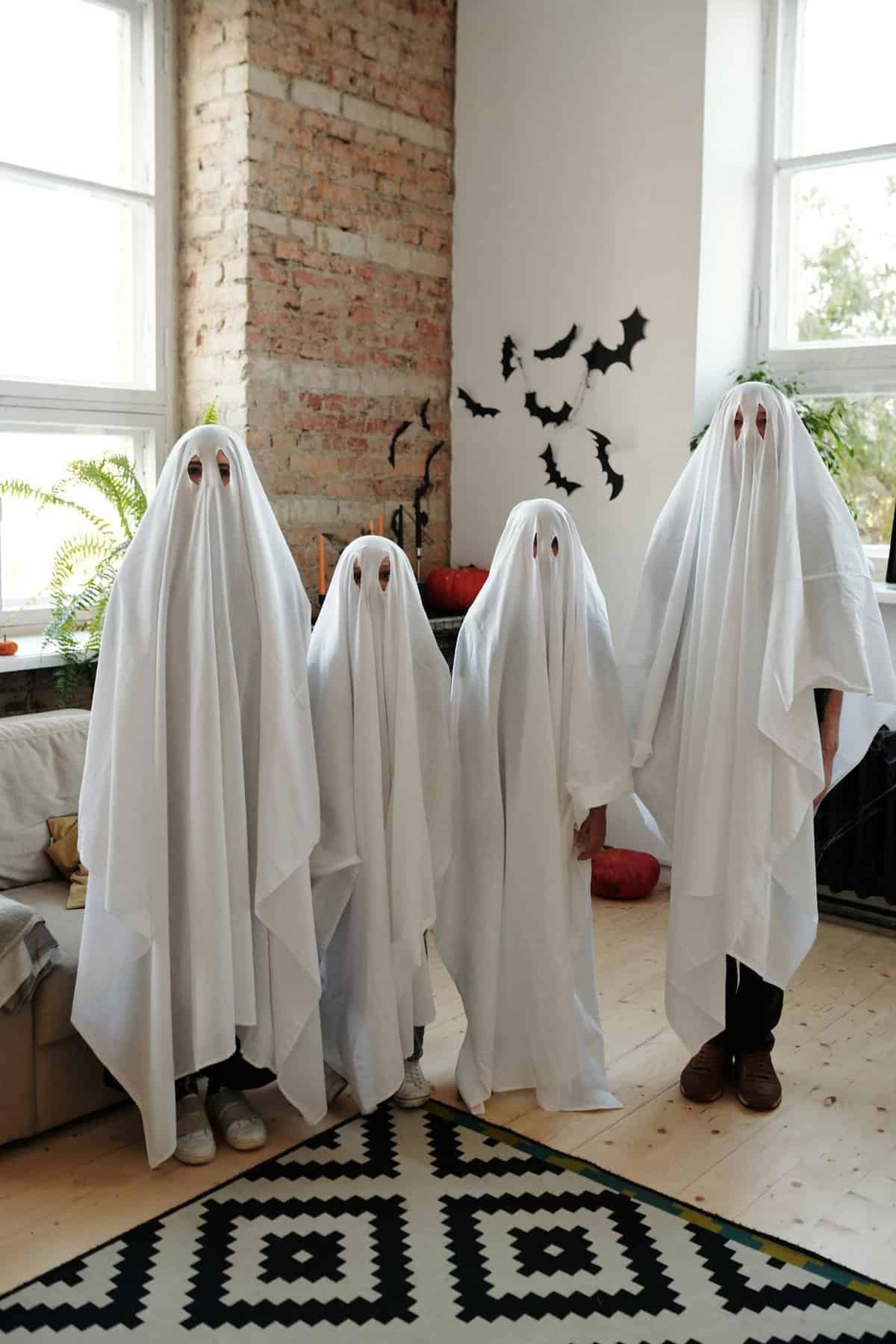 10 Super Simple Group Halloween Costumes